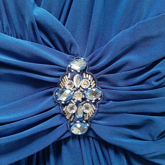 Laura Evening Dress - Picture 4 of 11